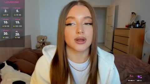 Snapshot of ju_lii chatting on 02-18-25, 02:06 Julia and Julia online show from 02-18-25, 02:06