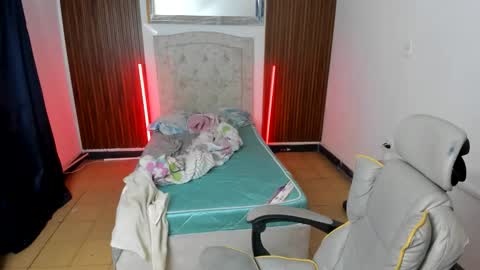 Snapshot of juan_and_luke chatting on 02-22-26, 12:47 juan_and_luke online show from 02-22-26, 12:47