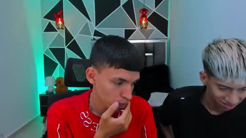 Snapshot of juan_nd_steven chatting on 05-06-26, 01:57 JuanSteven online show from 05-06-26, 01:57
