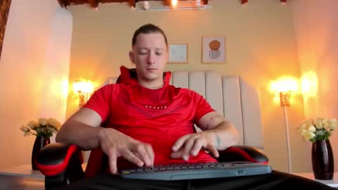 JUAN online show from 12-04-25, 01:42