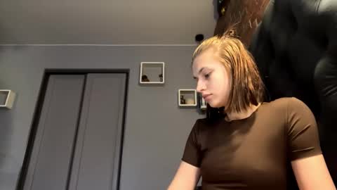 Lola online show from 10-27-25, 09:35