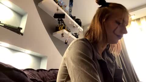 Lola online show from 10-31-25, 10:05