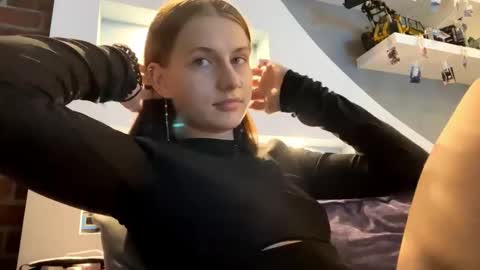 Lola online show from 11-12-25, 04:18