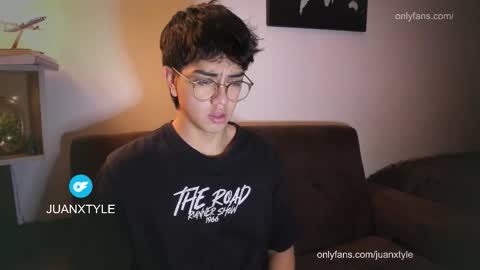 Snapshot of juancamroom chatting on 10-25-25, 02:19 . online show from 10-25-25, 02:19