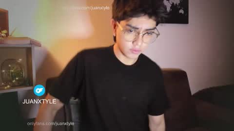 Snapshot of juancamroom chatting on 10-27-25, 12:26 . online show from 10-27-25, 12:26