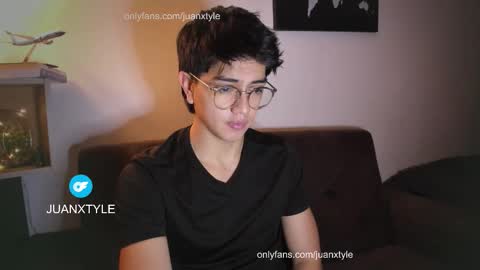 Snapshot of juancamroom chatting on 10-28-25, 01:09 . online show from 10-28-25, 01:09