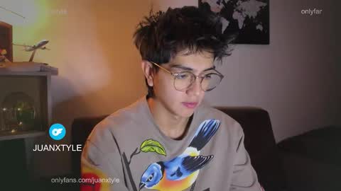 Snapshot of juancamroom chatting on 11-09-25, 05:00 . online show from 11-09-25, 05:00