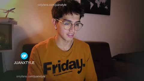 Snapshot of juancamroom chatting on 11-14-25, 07:12 . online show from 11-14-25, 07:12