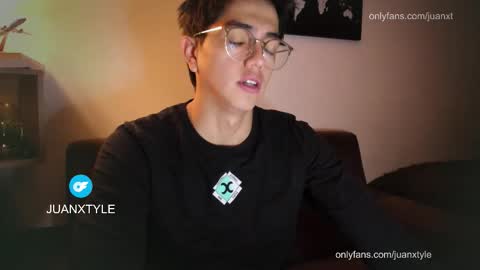 Snapshot of juancamroom chatting on 11-16-25, 04:45 . online show from 11-16-25, 04:45