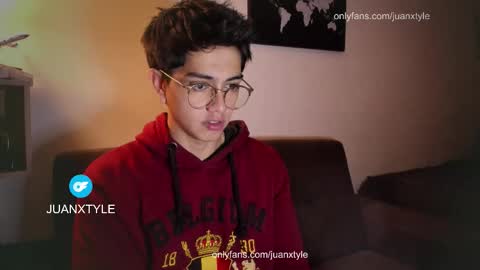 Snapshot of juancamroom chatting on 11-18-25, 02:50 . online show from 11-18-25, 02:50