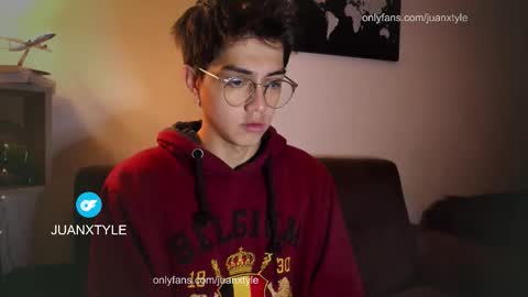 Snapshot of juancamroom chatting on 11-18-25, 06:23 . online show from 11-18-25, 06:23