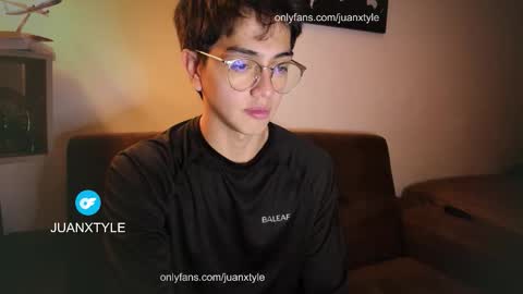 Snapshot of juancamroom chatting on 11-21-25, 05:39 . online show from 11-21-25, 05:39