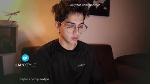 Snapshot of juancamroom chatting on 11-21-25, 08:29 . online show from 11-21-25, 08:29