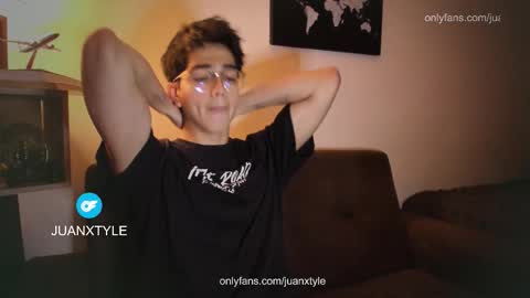 Snapshot of juancamroom chatting on 11-30-25, 12:03 . online show from 11-30-25, 12:03