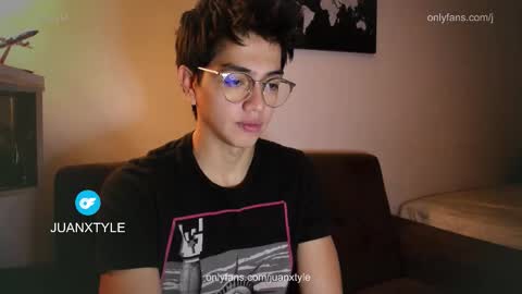 Snapshot of juancamroom chatting on 12-05-25, 07:10 . online show from 12-05-25, 07:10