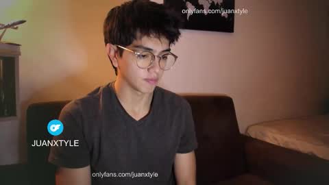 Snapshot of juancamroom chatting on 12-14-25, 08:02 . online show from 12-14-25, 08:02