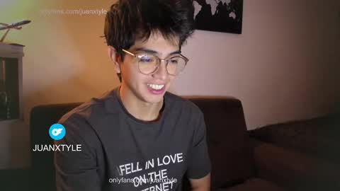 Snapshot of juancamroom chatting on 12-15-25, 05:50 . online show from 12-15-25, 05:50