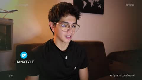 Snapshot of juancamroom chatting on 12-16-25, 05:56 . online show from 12-16-25, 05:56