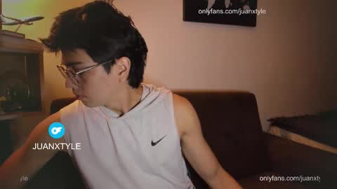 Snapshot of juancamroom chatting on 12-18-25, 05:02 . online show from 12-18-25, 05:02