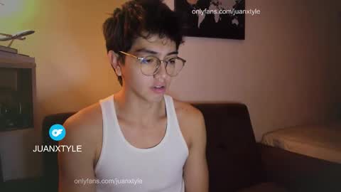 Snapshot of juancamroom chatting on 12-19-25, 06:26 . online show from 12-19-25, 06:26