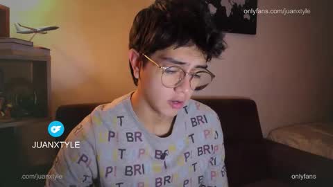 Snapshot of juancamroom chatting on 12-22-25, 07:55 . online show from 12-22-25, 07:55