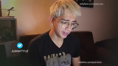 Snapshot of juancamroom chatting on 02-05-26, 04:11 . online show from 02-05-26, 04:11