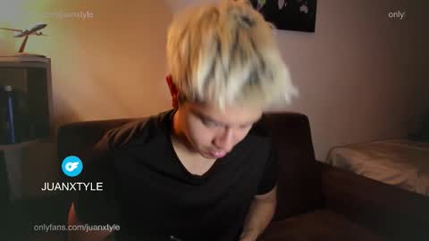 Snapshot of juancamroom chatting on 02-25-26, 06:28 . online show from 02-25-26, 06:28