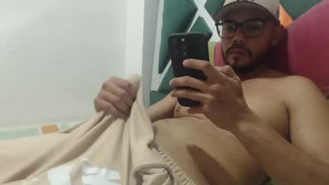 Snapshot of juanfe_style chatting on 10-17-25, 04:26 juanfe_style online show from 10-17-25, 04:26