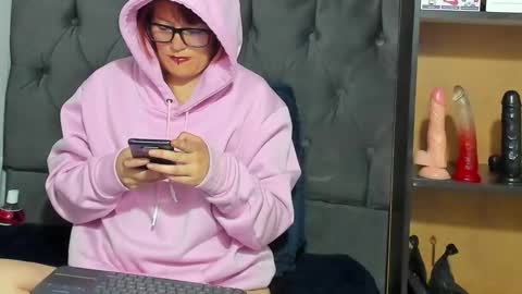 Snapshot of juanita_69_ chatting on 02-26-25, 10:04 juanita online show from 02-26-25, 10:04