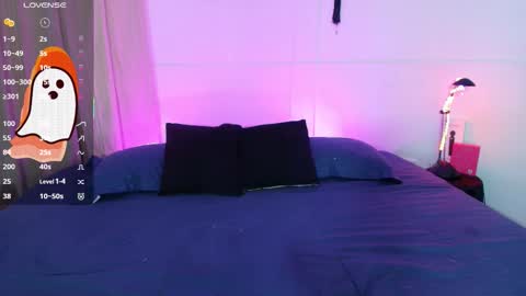 Blue online show from 10-31-25, 04:19