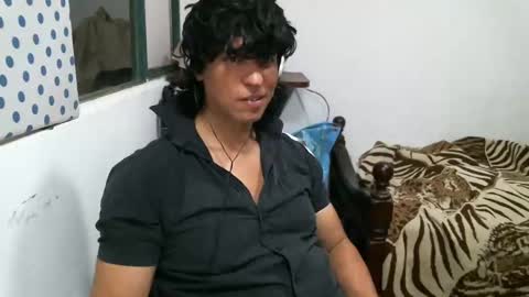 Snapshot of juanito2727 chatting on 12-16-24, 03:51 amor online show from 12-16-24, 03:51