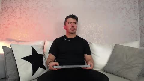 Juan k online show from 11-08-25, 01:44