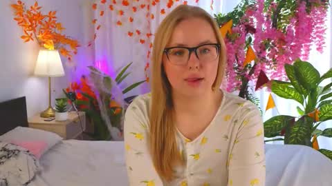 Snapshot of juditwilson chatting on 11-13-25, 08:24 Judith online show from 11-13-25, 08:24