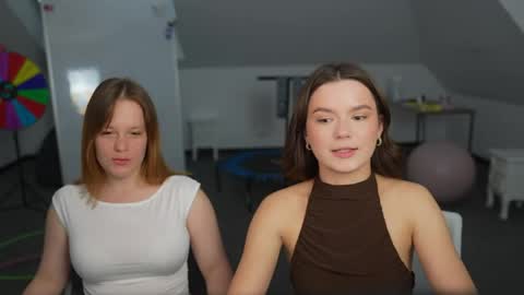 Snapshot of juicy_secrets_054 chatting on 04-24-26, 02:52 Elza online show from 04-24-26, 02:52