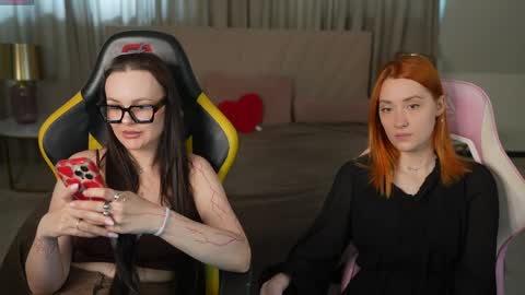 Snapshot of juicy_secrets_054 chatting on 05-05-26, 10:56 Elza online show from 05-05-26, 10:56