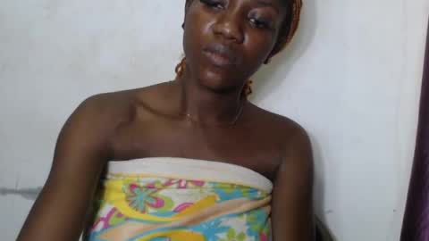 Snapshot of juicyberryx chatting on 06-13-26, 11:24 queen online show from 06-13-26, 11:24