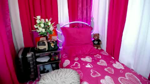 Snapshot of juicyliciousgirl chatting on 06-29-26, 10:15 Den online show from 06-29-26, 10:15
