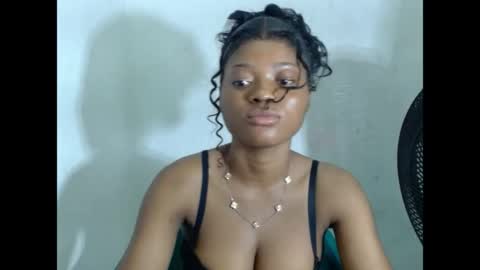 juicynpinkx online show from 04-17-26, 03:48