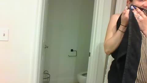 Snapshot of juicyyxx3 chatting on 12-11-24, 08:26 Juiccy online show from 12-11-24, 08:26