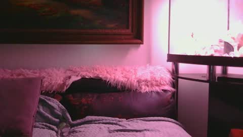 Snapshot of juiicybee chatting on 02-25-25, 05:08 Juiicy Bunns online show from 02-25-25, 05:08