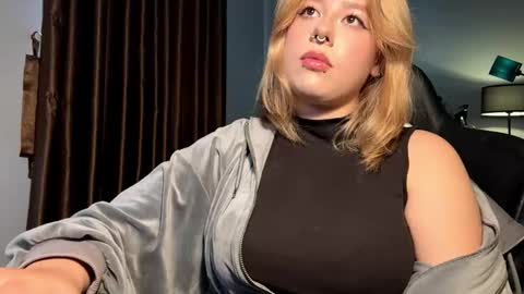 Snapshot of julenecappel chatting on 03-01-26, 08:27 Elvia online show from 03-01-26, 08:27