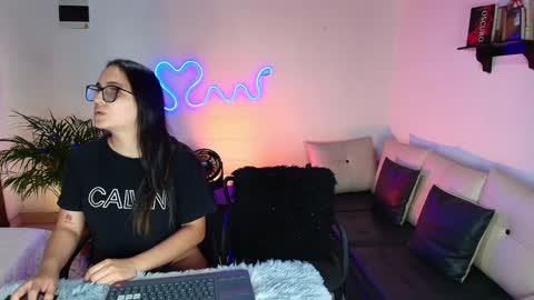 Snapshot of jules_n_gia chatting on 01-30-25, 11:45 Jules and Gia online show from 01-30-25, 11:45