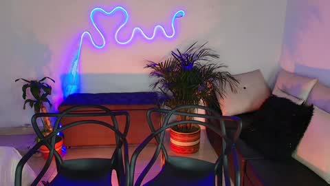 Snapshot of jules_n_gia chatting on 02-02-25, 04:43 Jules and Gia online show from 02-02-25, 04:43