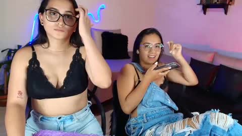 Snapshot of jules_n_gia chatting on 02-21-25, 12:16 Jules and Gia online show from 02-21-25, 12:16