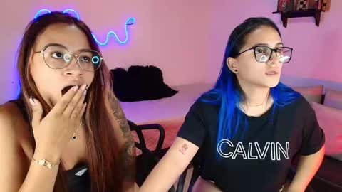 Snapshot of jules_n_gia chatting on 03-08-25, 01:17 Jules and Gia online show from 03-08-25, 01:17
