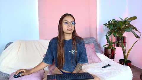 Snapshot of jules_n_gia chatting on 09-17-25, 03:14 Jules and Gia online show from 09-17-25, 03:14
