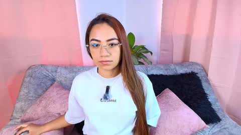 Snapshot of jules_n_gia chatting on 10-17-25, 03:47 Jules and Gia online show from 10-17-25, 03:47