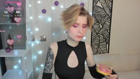 Snapshot of julescrown chatting on 01-07-25, 04:39 Jules online show from 01-07-25, 04:39