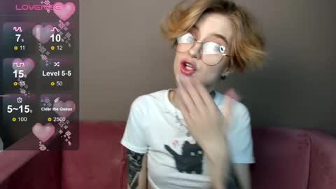 Snapshot of julescrown chatting on 02-28-25, 01:05 Jules online show from 02-28-25, 01:05