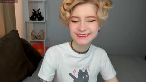 Snapshot of julescrown chatting on 09-30-25, 01:21 Jules online show from 09-30-25, 01:21